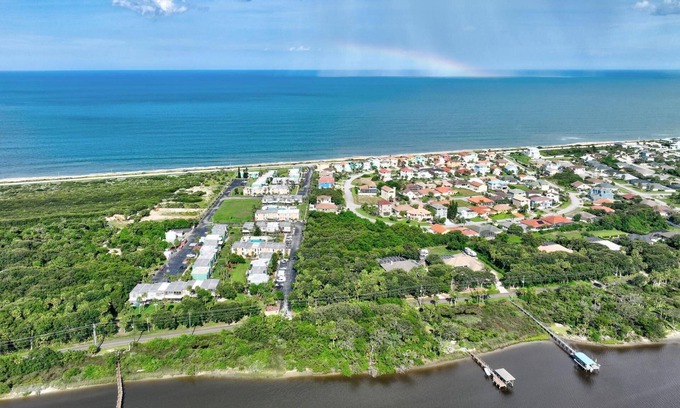 Coquina Key Condo | Coastal Haven Condo: Beach Access, Pool & Pet Friendly Stay