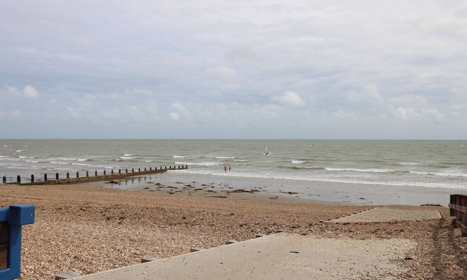 Felpham Cottage | Coastal Haven: Pet-Friendly Cottage with Ocean Views
