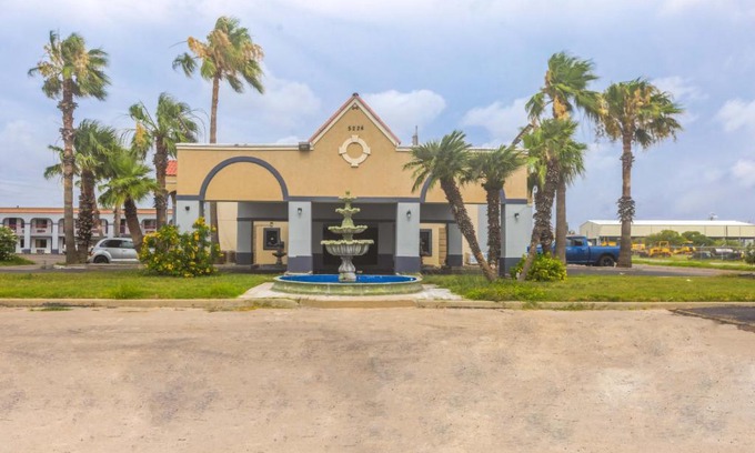 Central City Hotel | Pet-Friendly Coastal Inn in Corpus Christi Awaits You