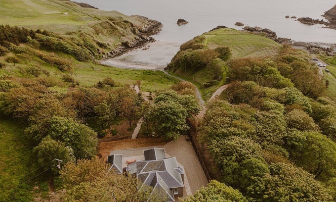 Stranraer Cottage | Unforgettable Saltwater Chronicles with Private Sea View