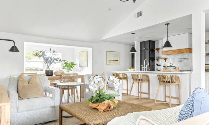 Northwest Dallas House | Modern Coastal Retreat in Prime North Dallas - 10/10 Rated!