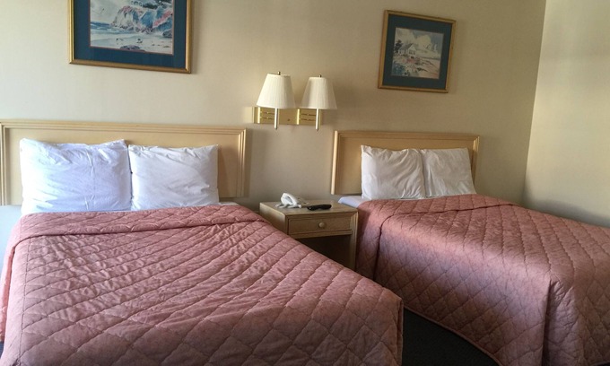 McCutcheon Field Hotel | Coastal Motel: Family-Friendly Stay with Breakfast Included
