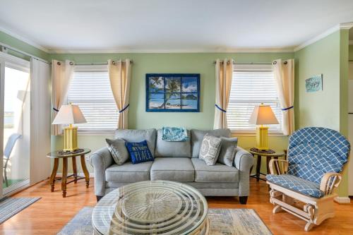 Gulf Stream Estates Apartment | Relaxing Murrells Inlet Condo with Pool and Balcony