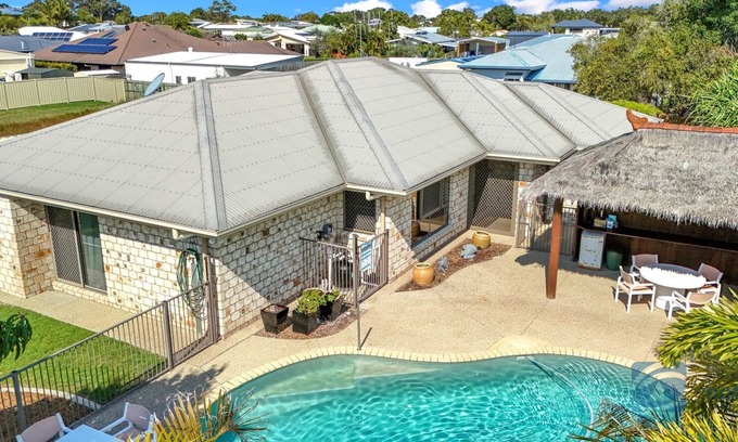Woodgate House | Coastal Paradise with a pool!