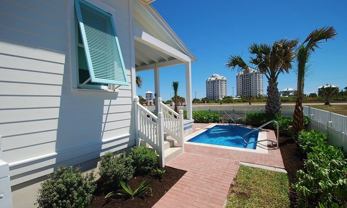 The Shores Cottage | Coastal Retreat: 2-Bedroom Home Near Beach & Bay Access