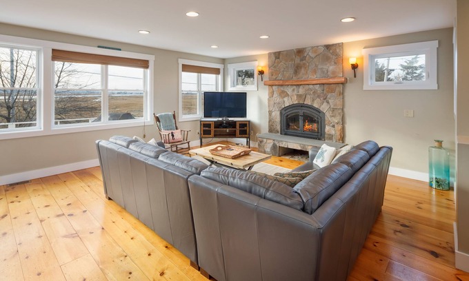 Newbury House | Idyllic Coastal Retreat in Plum Island with Ocean Views!