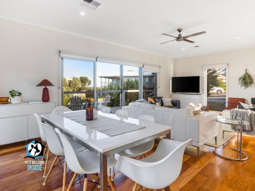 Middleton House | Coastal Pavilion House with Sea Views & Decks, Near Beach