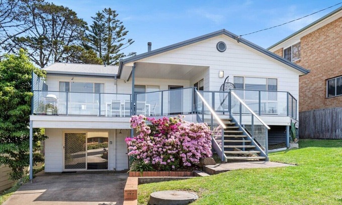 Tuross Head House | Pet-Friendly Coastal Tails with Ocean View at Tuross Head