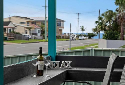 Shellharbour House | Coastal Vibes - Beachside Escape with Oceanfront Amenities