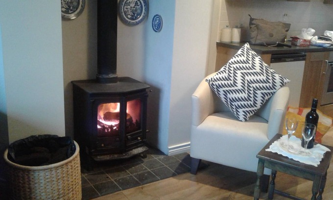 Newcastle Cottage | Coastguard Cottage: Ocean View Retreat by Newcastle Harbour
