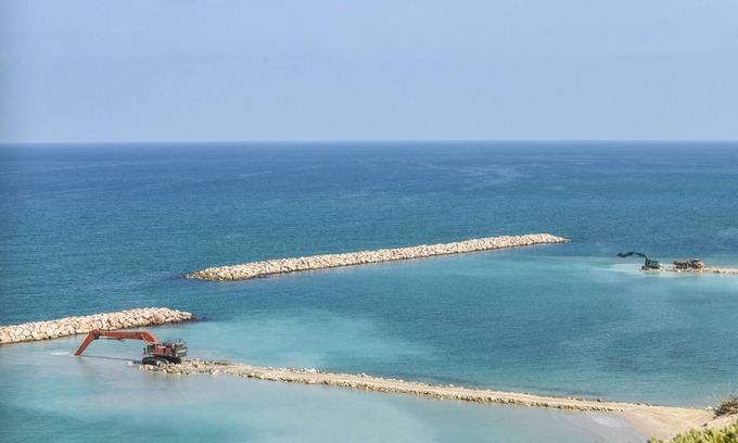Netanya Apartment | Family-Friendly Coastline Triplex with Kitchen & Breakfast
