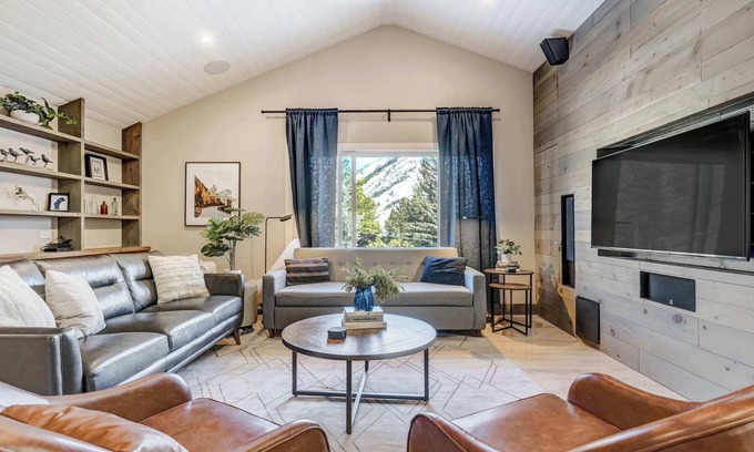 Cascade-Chipita Park House | Pet-Friendly Cobalt Peak: Sauna & Breathtaking Views
