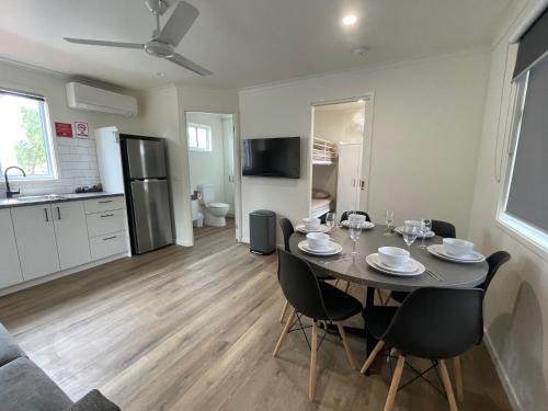Cobar Hotel | Pet-Friendly Cobar Caravan Park with Family Amenities