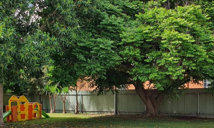 Hay Hotel | Budget-Friendly Cobb Inlander Motel with Pool & Breakfast