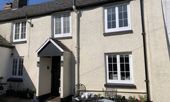 Kilkhampton Cottage | Idyllic Cobble Cottage: Pet-Friendly Retreat Near Bude