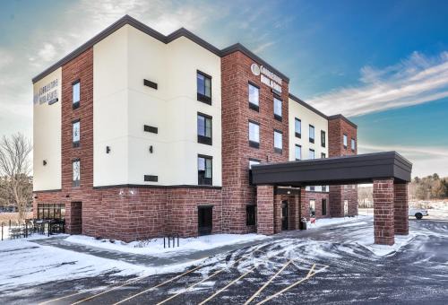 Rhinelander Hotel | Comfortable Cobblestone Hotel & Suites in Rhinelander