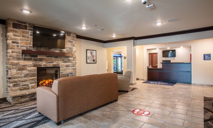 Pine Bluffs Hotel | Discover Comfort at Cobblestone Inn & Suites, Pine Bluffs
