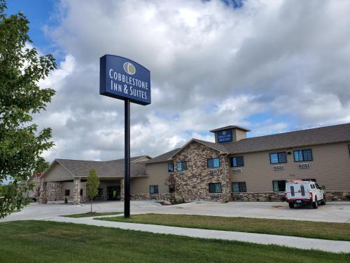 Boone Hotel | Inviting Cobblestone Inn & Suites - Boone with Hot Tub Access