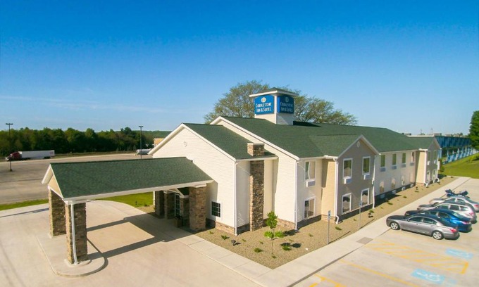 Corry Hotel | Welcoming Cobblestone Inn & Suites - Corry: Pet Friendly Stays