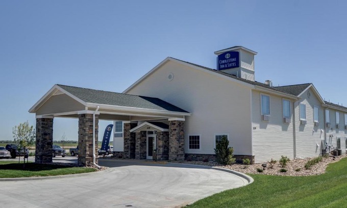Gill Hotel | Discover Comfort at Cobblestone Inn & Suites - Kersey
