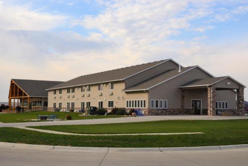 Lake View Hotel | Top-Rated Cobblestone Inn & Suites with Lake View Amenities