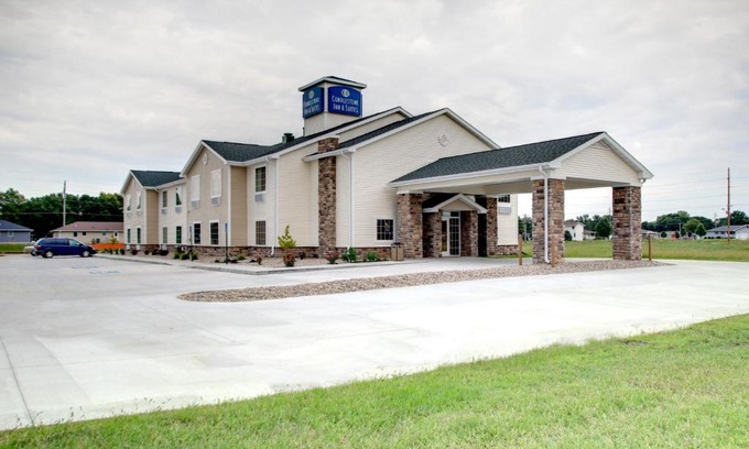 Schuyler Hotel | Pet-Friendly Retreat at Cobblestone Inn & Suites - Schuyler