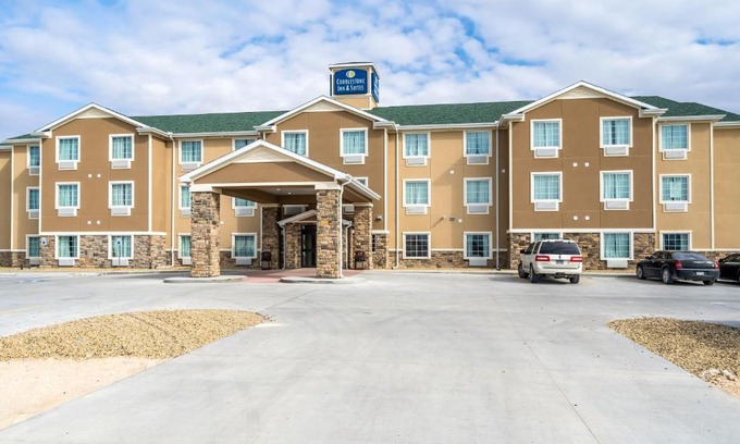 Julesburg Hotel | Cozy Cobblestone Inn & Suites - Pet-Friendly Retreat