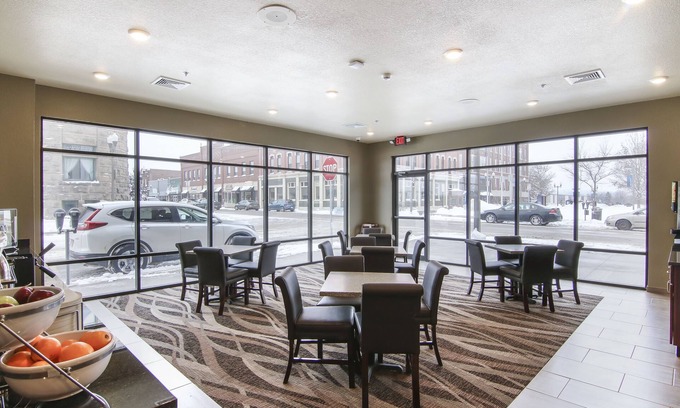 Menomonie Hotel | Exceptional Cobblestone Inn & Suites near UW Stout Menomonie