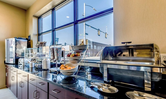 Waverly Hotel | Discover Comfort at Cobblestone Inn & Suites - Waverly