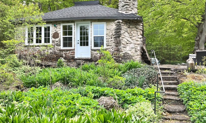 Lion's Head Cottage | Experience Nature's Haven at Cobblestone - Top Rated 9.2/10