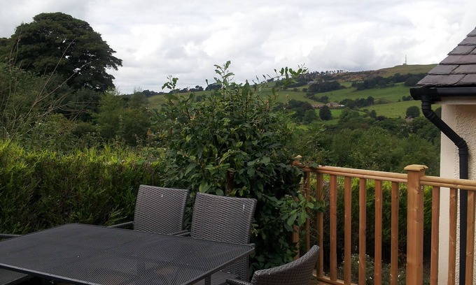 Fence Cottage | Discover Cobden View: Pet-Friendly 4-Star Family Retreat