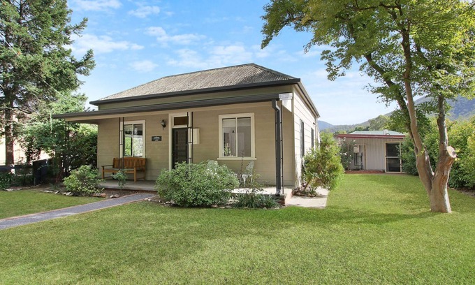 Bright Cottage | Pet-Friendly Cobden & Wills + Studio with Family Amenities