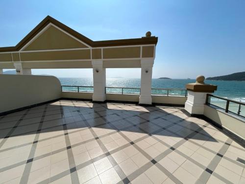 Ingleses Sul Apartment | Oceanfront Cobertura Aparthotel with Pool & Child-Friendly Fun