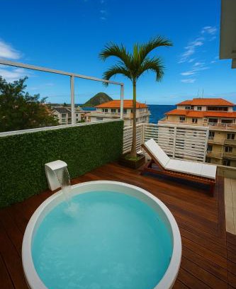 Recreio dos Bandeirantes Apartment | Sea View Getaway: Poolside Retreat with 2 Bedrooms