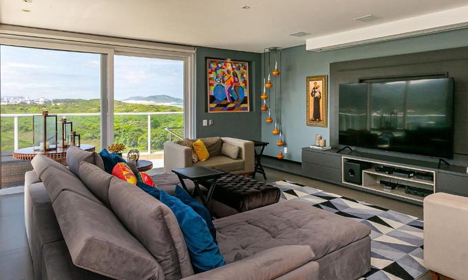 Lagoa Pequena Apartment | Oceanfront Retreat with Pool and BBQ for Memorable Stays