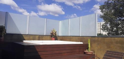 Cinquentenario Apartment | Relax at Cobertura Hidro BH: Gourmet Space & Hot Tub