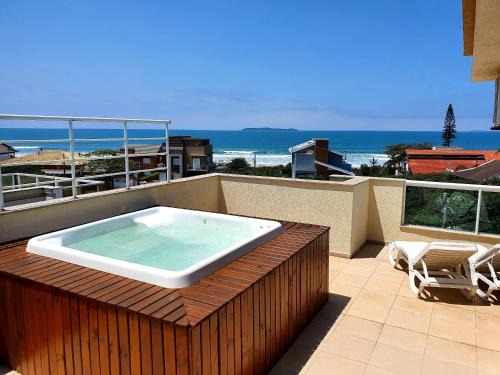 Mariscal Apartment | Oceanfront Jacuzzi Retreat with Spectacular Sea Views