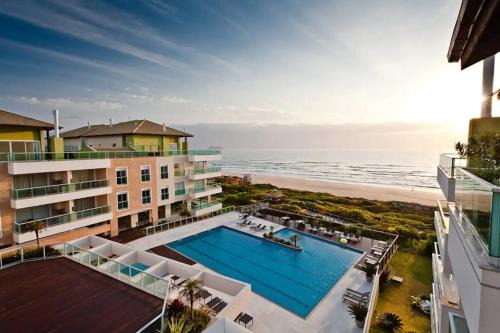 Santinho Apartment | Beachfront Retreat with Ocean Views and Family-Friendly Perks