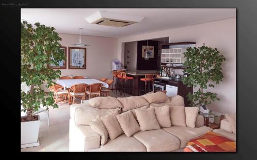 Governador Celso Ramos Apartment | Relax at Cobertura Praia de Palmas with Oceanfront Views