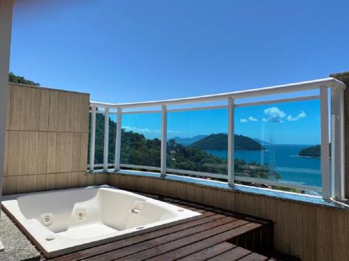Conceicao de Jacarei Apartment | Oceanfront Escape at Cobertura Porto Real Suítes Mangaratiba