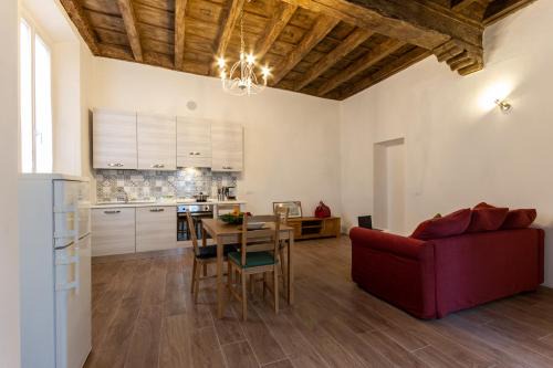 Old Town Apartment | Discover Cocastelli 1 - Smart Holiday: Family-Friendly Getaway