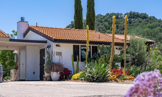 Paso Robles House | Discover Cocavin Carriage House: Ideal for Family Getaways