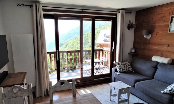 Vaujany Apartment | Cozy Cochette 1 Apt 9 - Ideal Studio with Kitchen & Breakfast