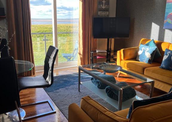 Llanelli Apartment | Beachfront Bliss at CockleDora – Rated 9.6/10 by Guests