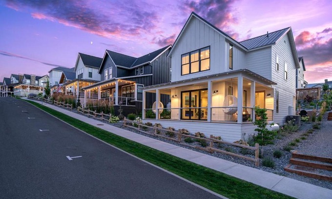 Chelan House | Cozy Oceanfront Escape at Coco Chelan #137 with Hot Tub