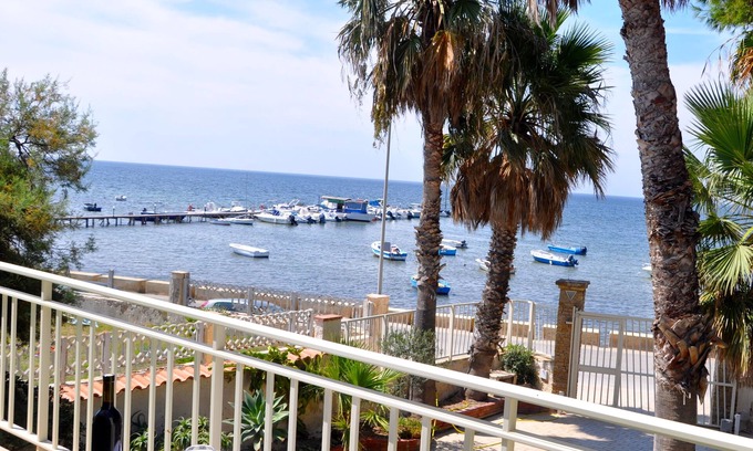 Marsala Villa | Discover Adele - Oceanfront Holiday House in Marsala