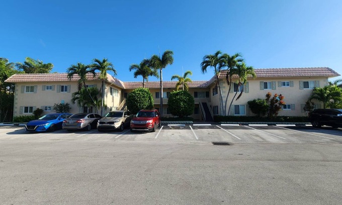 Lighthouse Point Apartment | Relaxing Coco Palms Apartments with Spa & Family Amenities