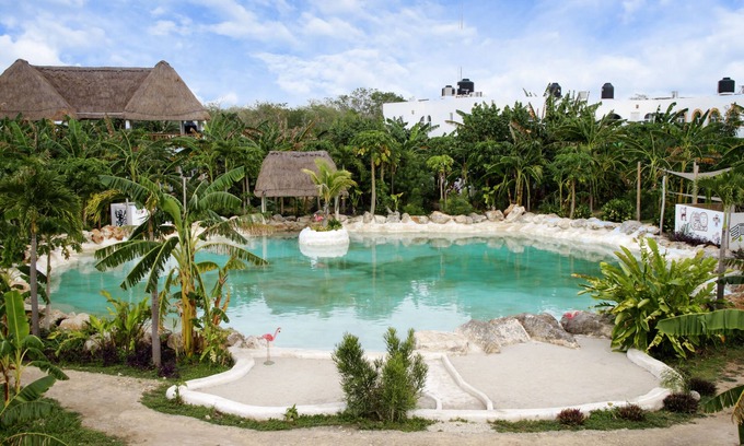 Motul Hotel | Discover Coco Resort: Family-Friendly with Pool & Dining