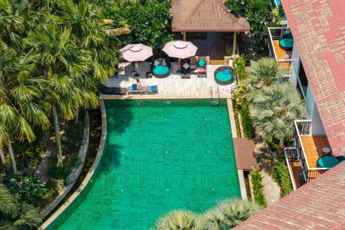 Chalong Resort | Relax at Coco Retreat Phuket Resort and Spa with Pool & Spa