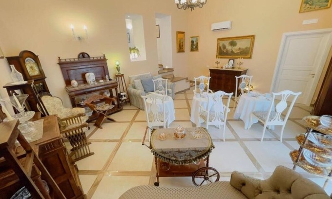 Meta House | Coco's Apartment- Yellow - Cozy Double Room with Modern Amenities